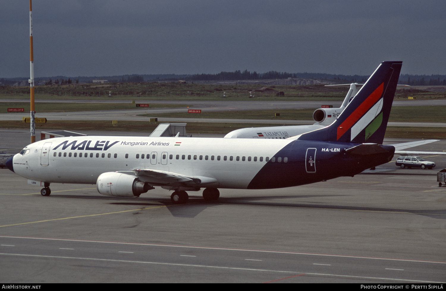 Aircraft Photo of HA-LEN | Boeing 737-4Y0 | Malév - Hungarian Airlines | AirHistory.net #112377