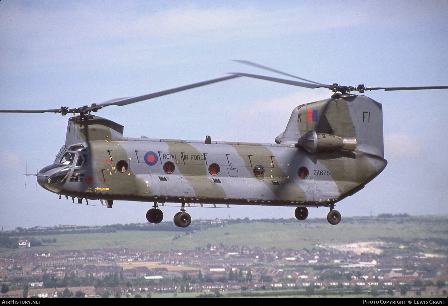 Aircraft Photo of ZA675 | Boeing Vertol Chinook HC1 (352) | UK - Air Force | AirHistory.net #112481