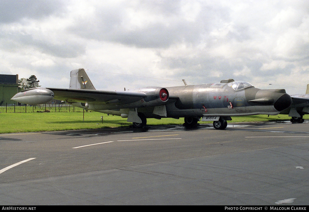 Aircraft Photo of WH664 | English Electric Canberra T17 | UK - Air Force | AirHistory.net #112571