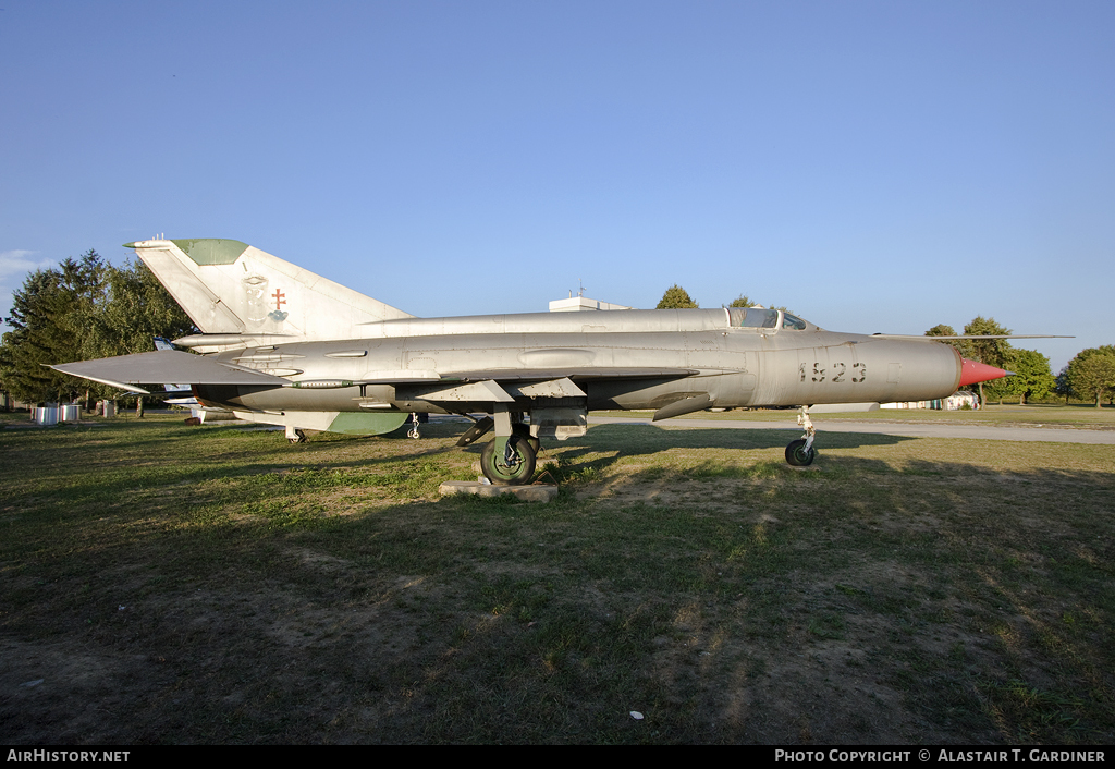 Aircraft Photo of 1923 | Mikoyan-Gurevich MiG-21R | Slovakia - Air Force | AirHistory.net #112652