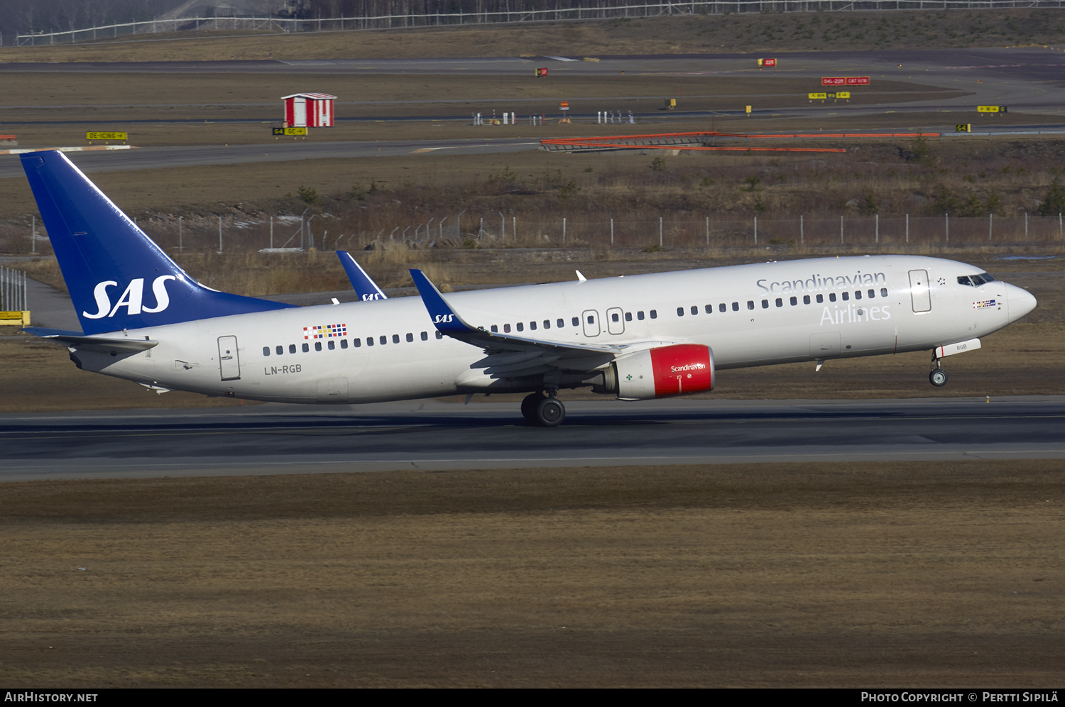 Aircraft Photo of LN-RGB | Boeing 737-86N | Scandinavian Airlines - SAS | AirHistory.net #113213