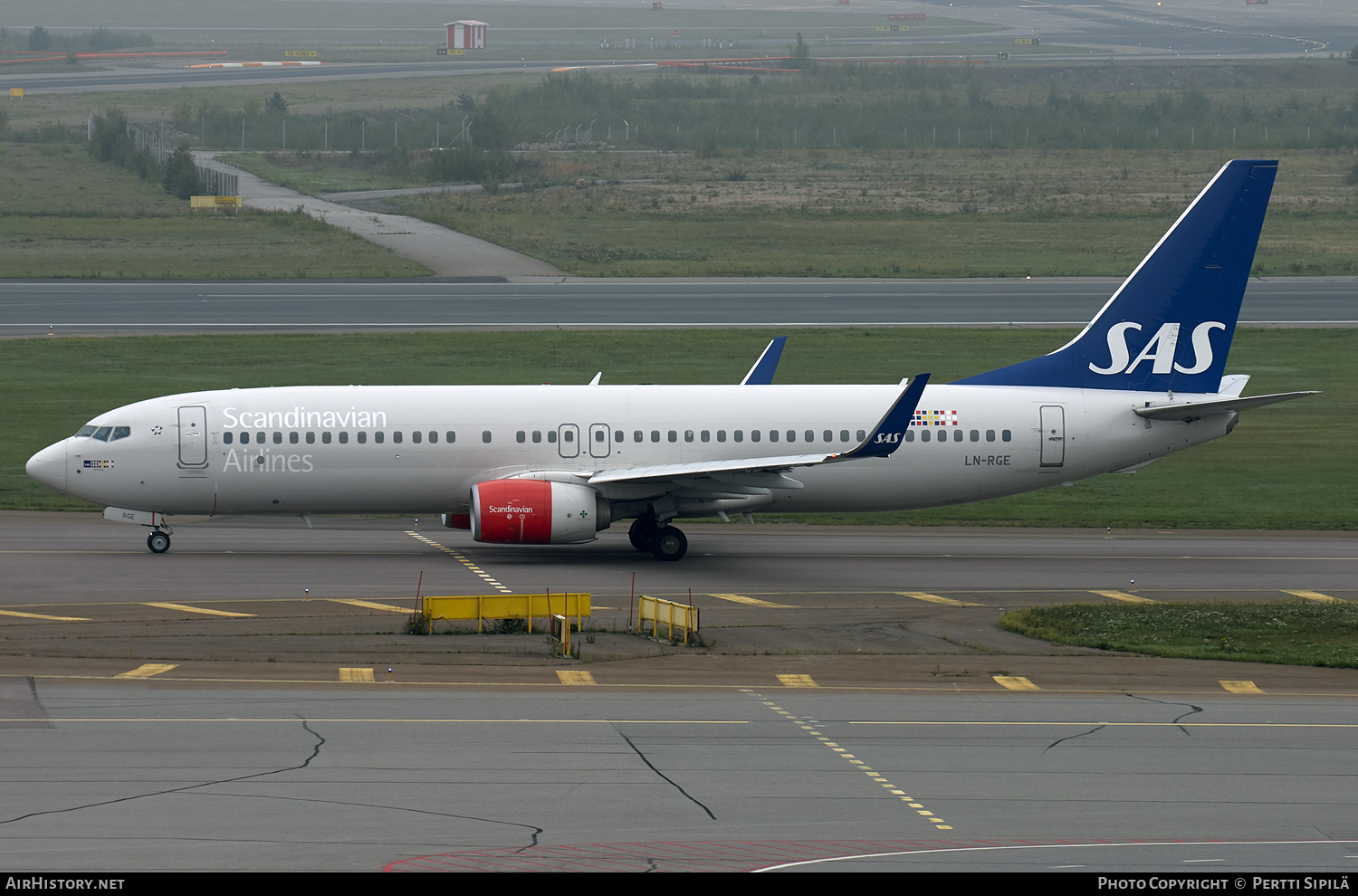 Aircraft Photo of LN-RGE | Boeing 737-86N | Scandinavian Airlines - SAS | AirHistory.net #113231