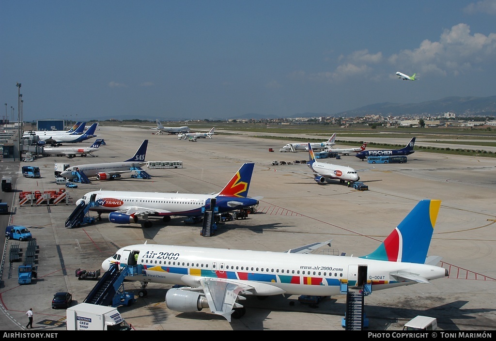 Aircraft Photo of G-OOAT | Airbus A320-214 | Air 2000 | AirHistory.net #113252