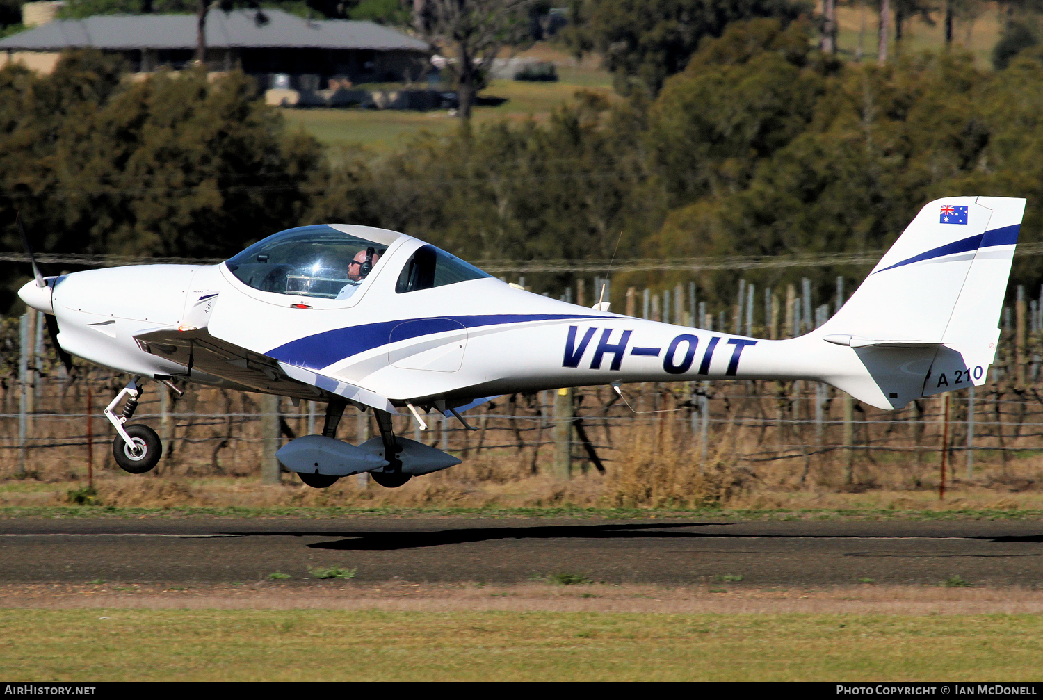 Aircraft Photo of VH-OIT | Aquila AT01 A210 | AirHistory.net #113284