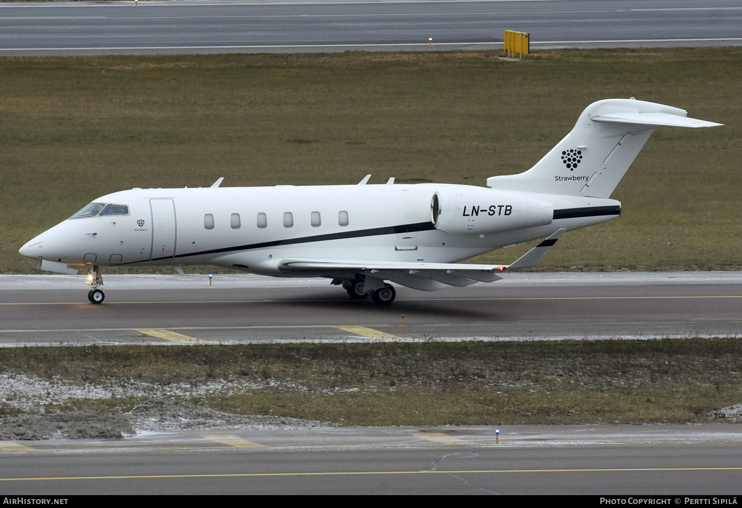 Aircraft Photo of LN-STB | Bombardier Challenger 350 (BD-100-1A10) | Sundt Air | AirHistory.net #113305