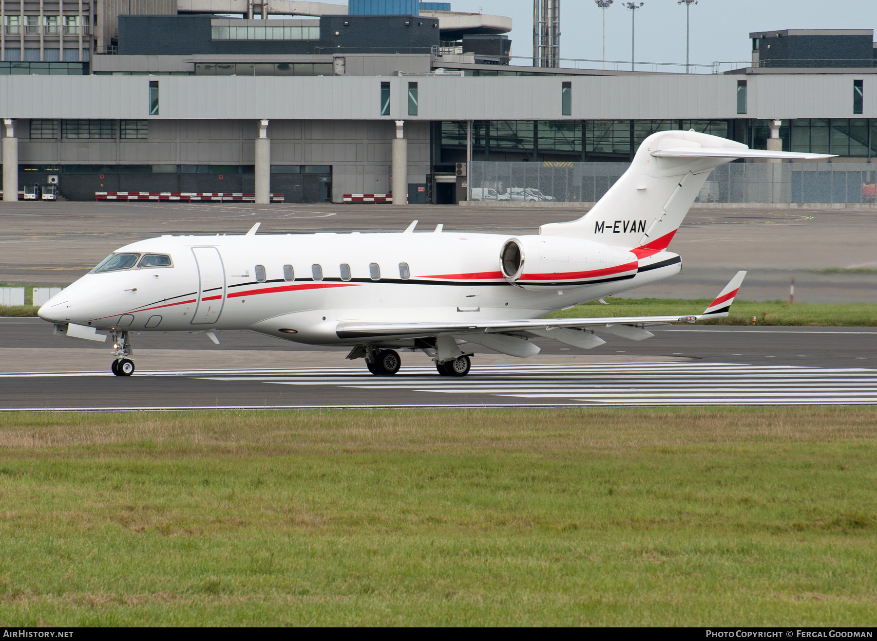 Aircraft Photo of M-EVAN | Bombardier Challenger 300 (BD-100-1A10) | AirHistory.net #113486
