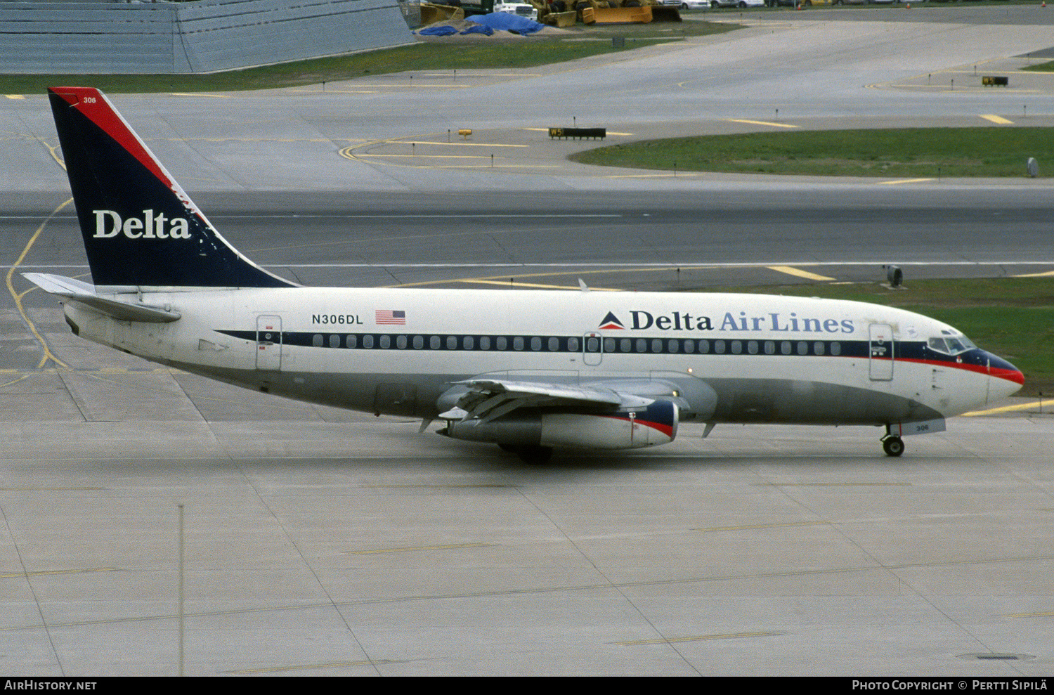 Aircraft Photo of N306DL | Boeing 737-232/Adv | Delta Air Lines | AirHistory.net #113744
