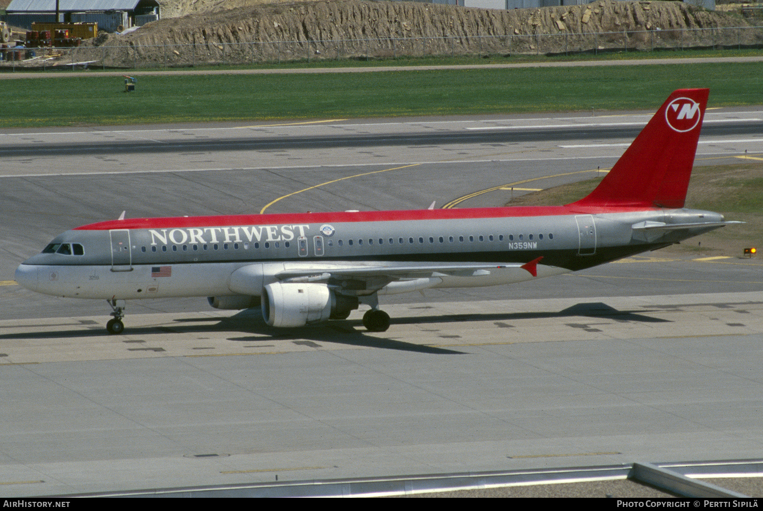 Aircraft Photo of N359NW | Airbus A320-212 | Northwest Airlines | AirHistory.net #113800