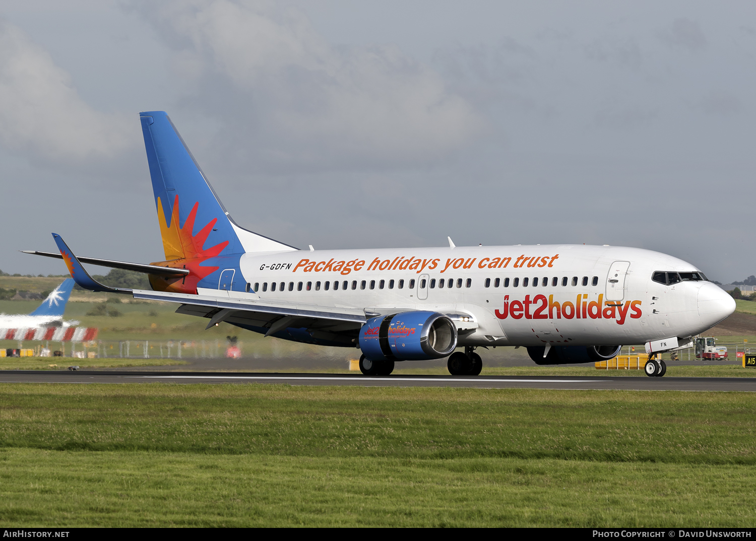 Aircraft Photo of G-GDFN | Boeing 737-33V | Jet2 Holidays | AirHistory.net #113884
