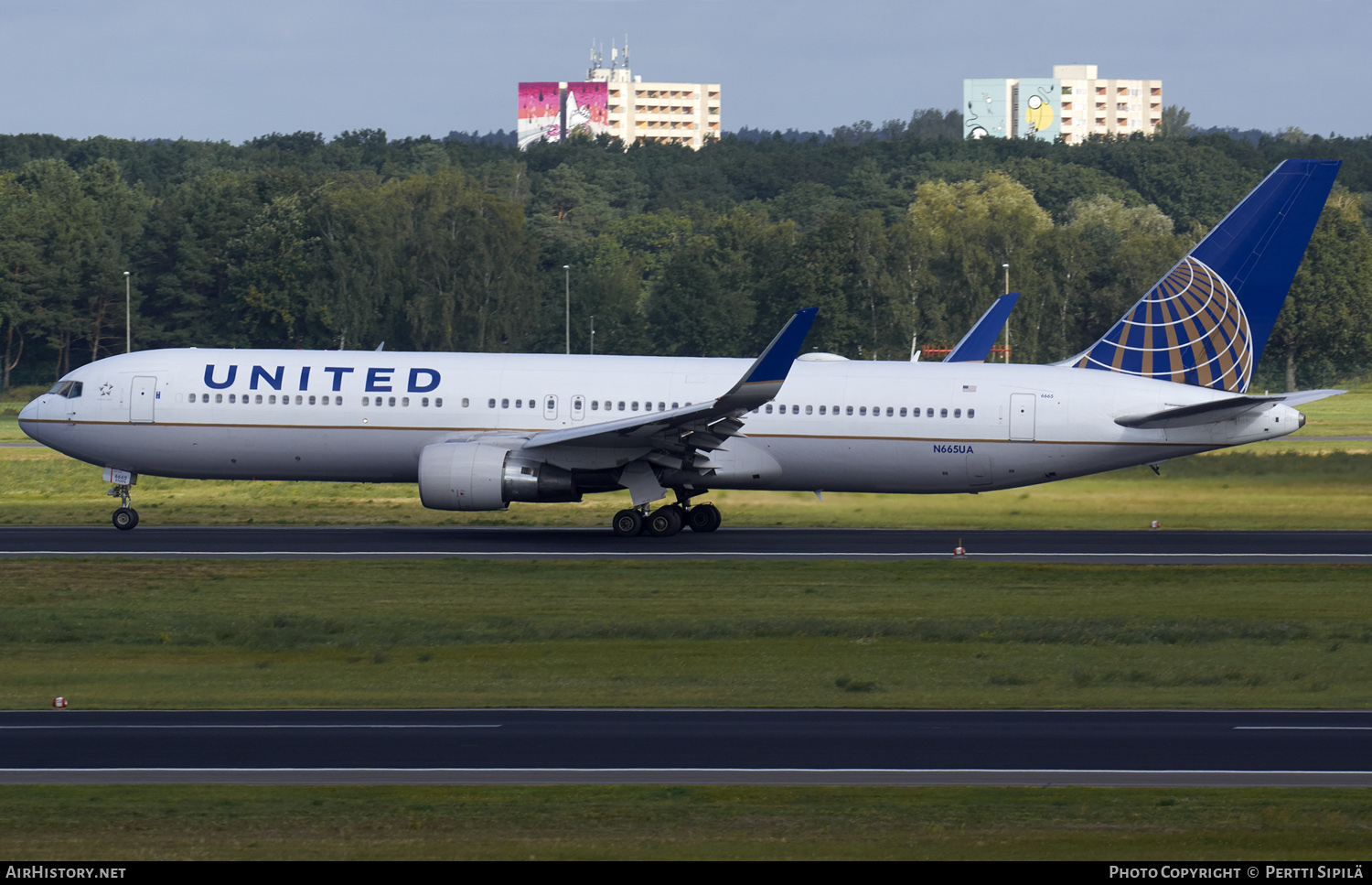 Aircraft Photo of N665UA | Boeing 767-322/ER | United Airlines | AirHistory.net #113969