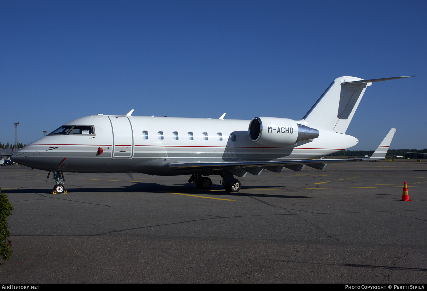 Aircraft Photo of M-ACHO | Bombardier Challenger 605 (CL-600-2B16) | AirHistory.net #114013