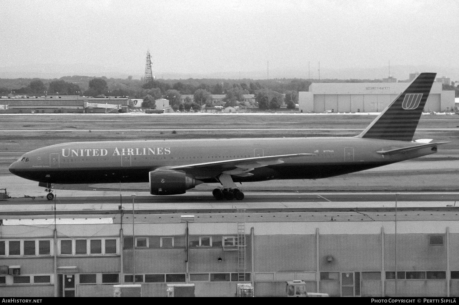 Aircraft Photo of N775UA | Boeing 777-222 | United Airlines | AirHistory.net #114047