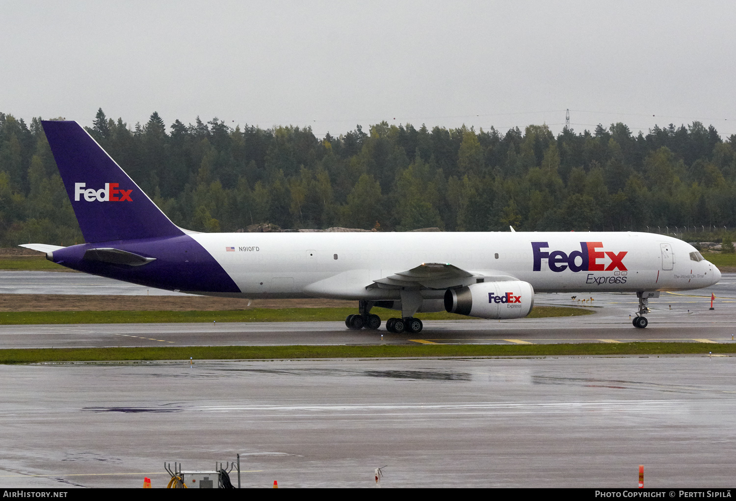 Aircraft Photo of N910FD | Boeing 757-236/SF | FedEx Express - Federal Express | AirHistory.net #114115
