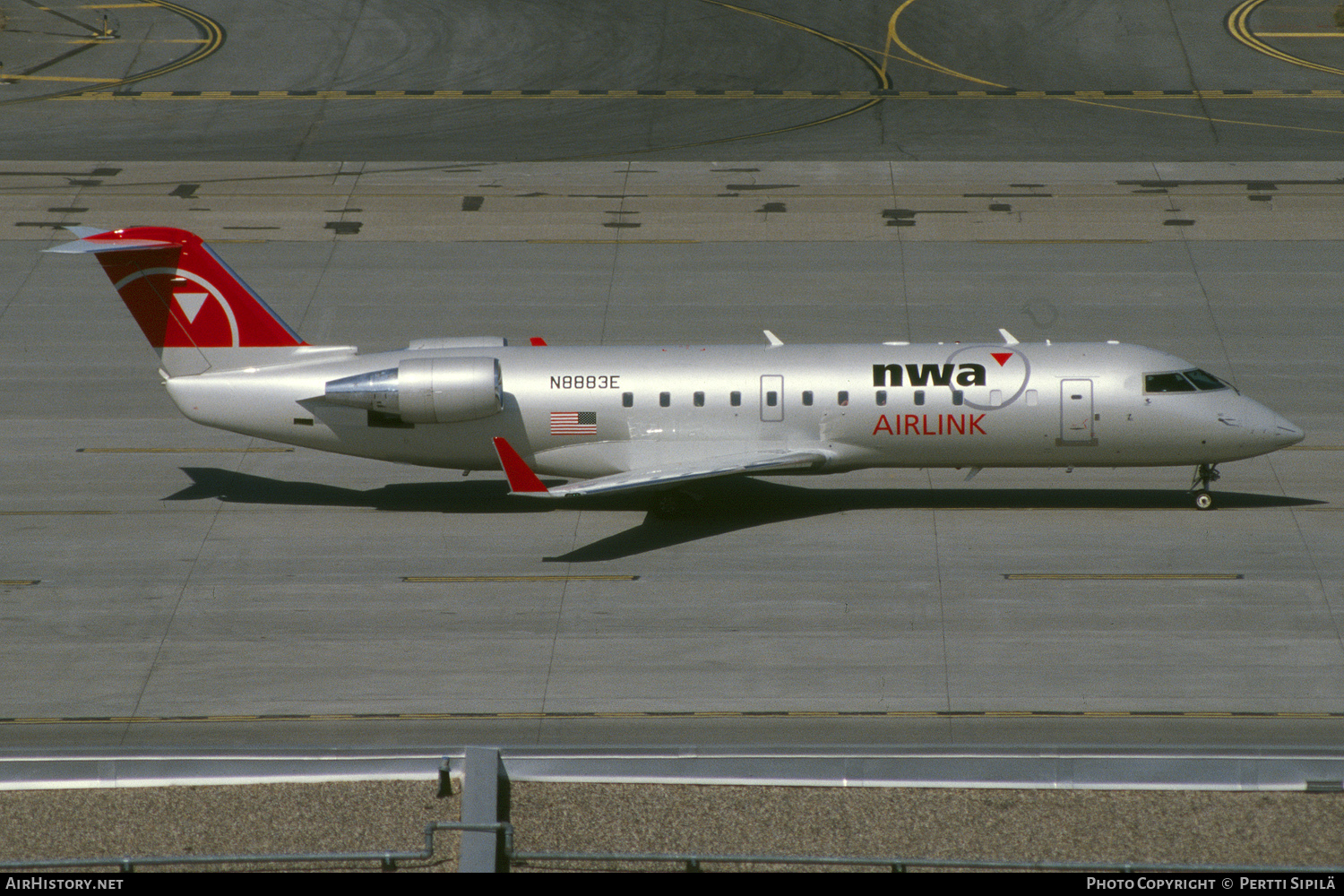 Aircraft Photo of N8883E | Bombardier CRJ-200LR (CL-600-2B19) | NWA Airlink | AirHistory.net #114402