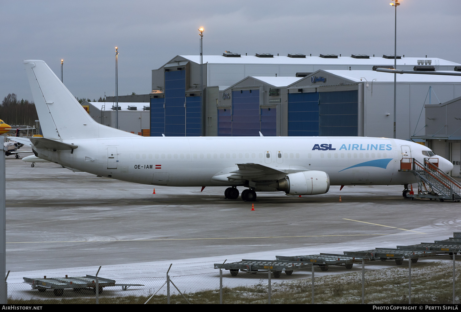 Aircraft Photo of OE-IAM | Boeing 737-490(SF) | ASL Airlines | AirHistory.net #114419