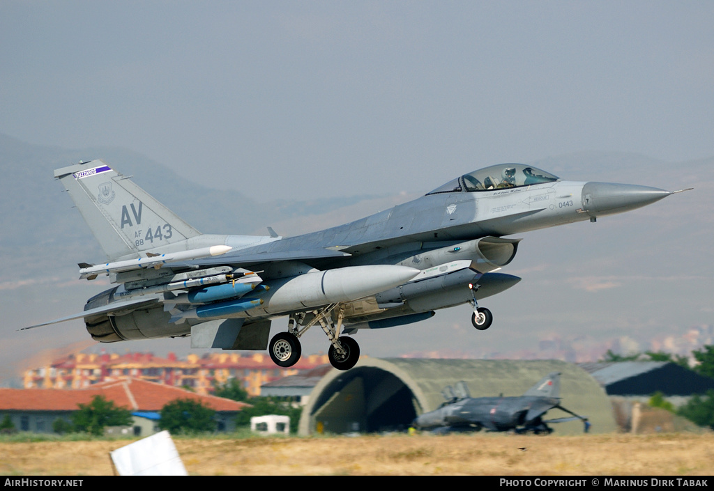 Aircraft Photo of 88-0443 / AF88-443 | General Dynamics F-16CM Fighting Falcon | USA - Air Force | AirHistory.net #114784