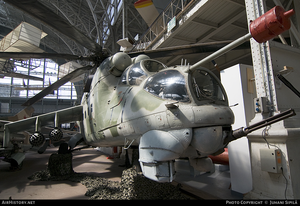 Aircraft Photo of 9633 | Mil Mi-24D | East Germany - Air Force | AirHistory.net #114796