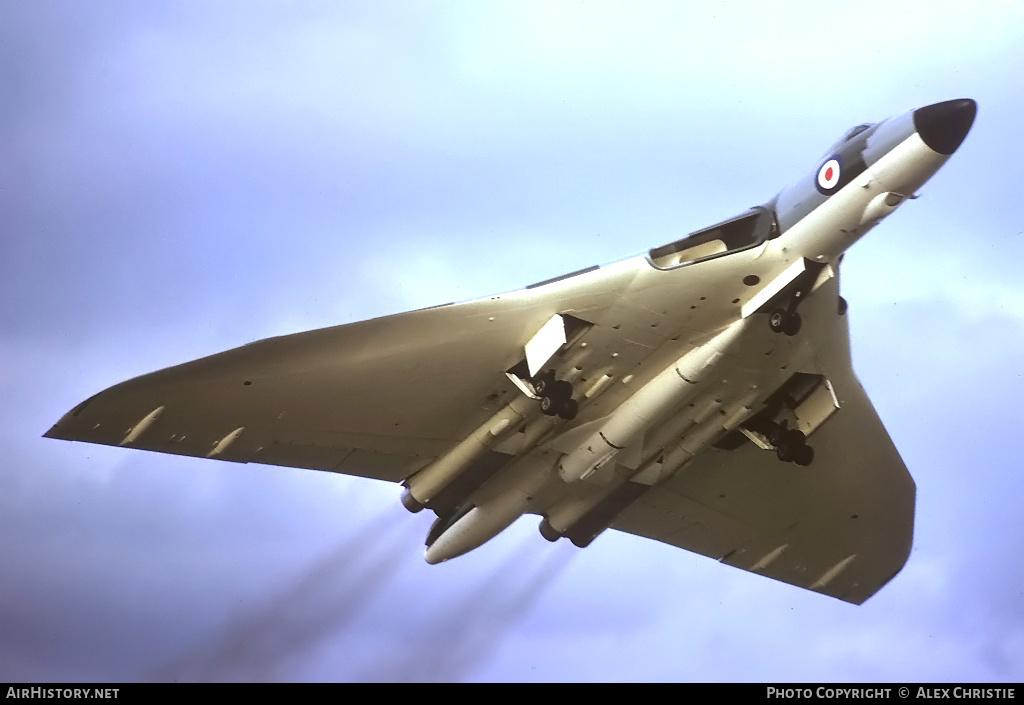 Aircraft Photo of XM595 | Avro 698 Vulcan B.2 | UK - Air Force | AirHistory.net #115191