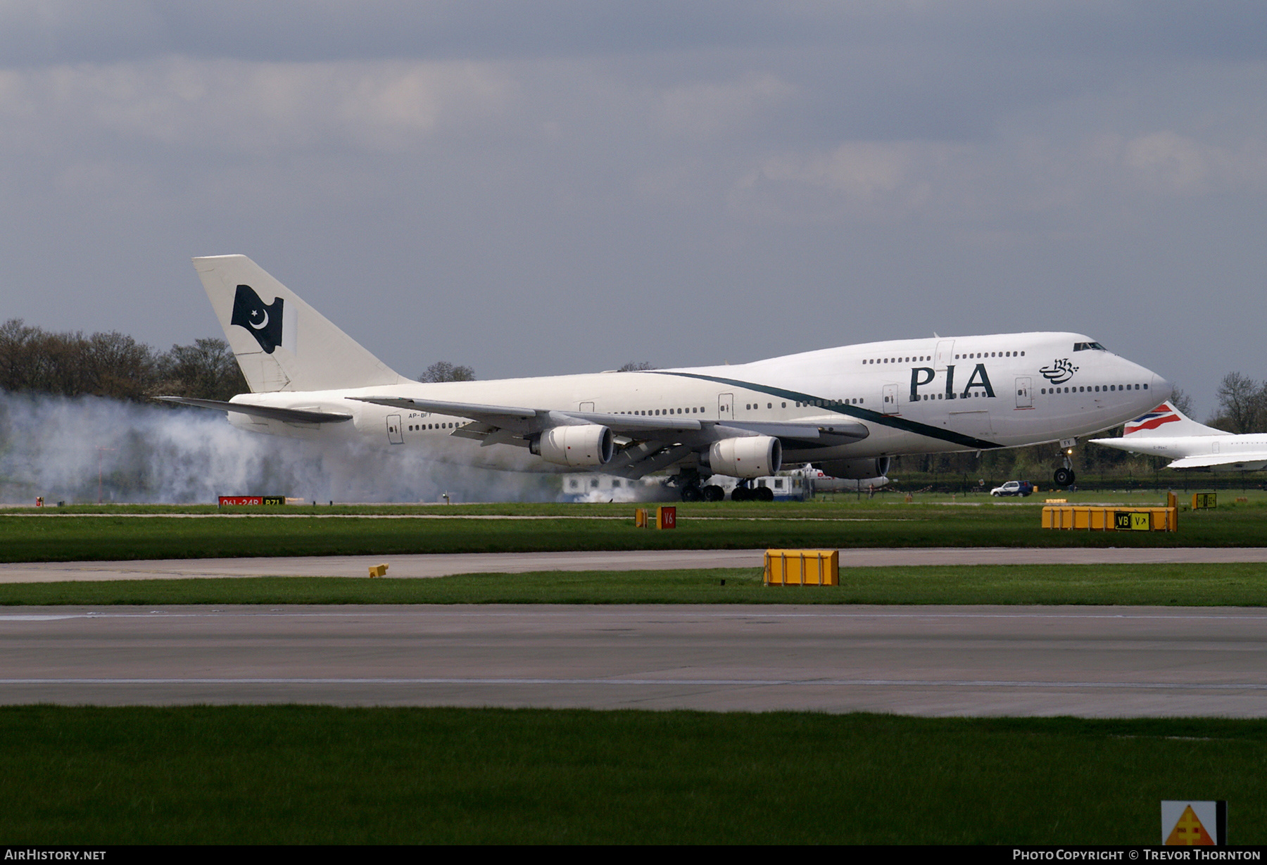 Aircraft Photo of AP-BFY | Boeing 747-367 | Pakistan International Airlines - PIA | AirHistory.net #115229