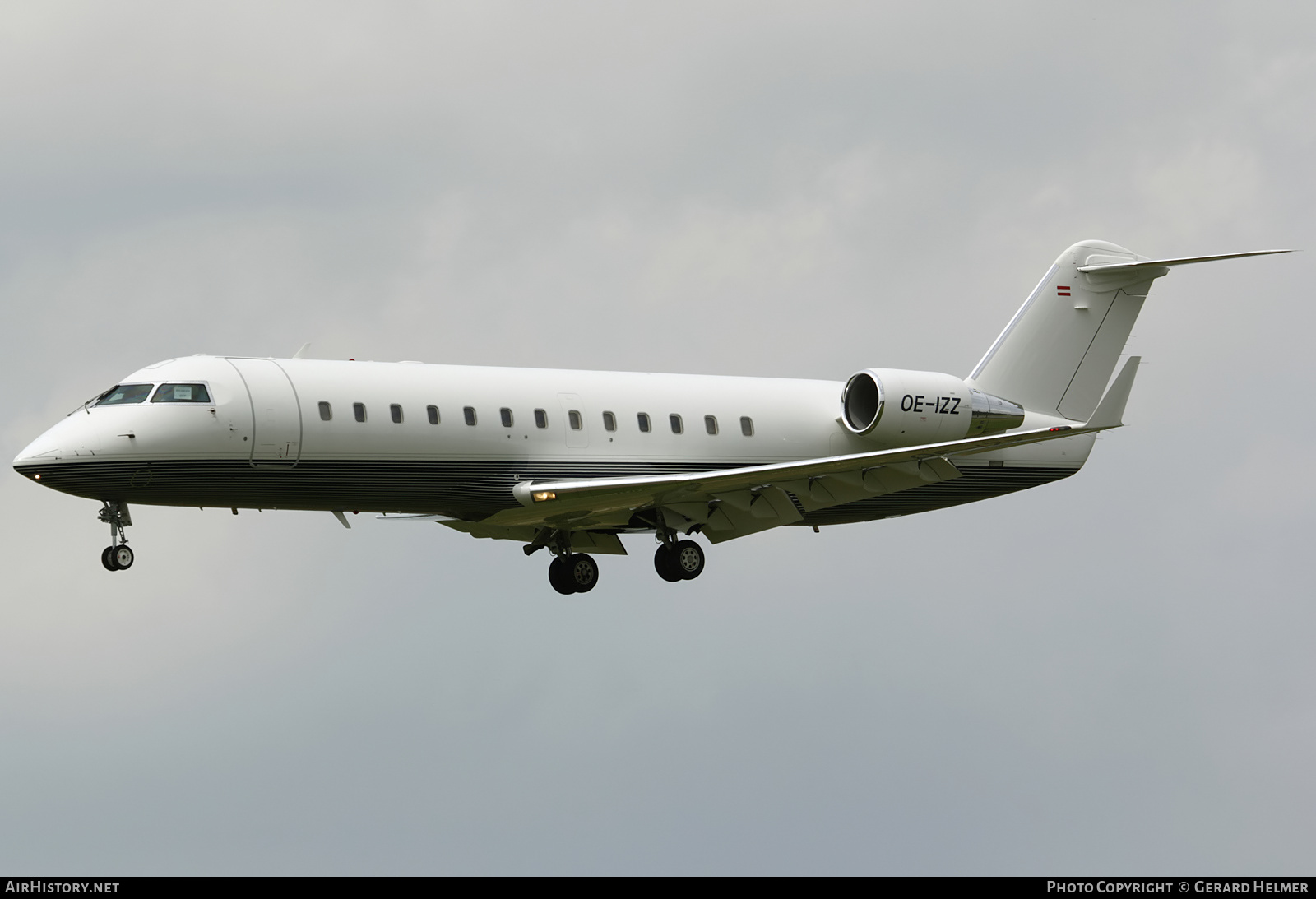 Aircraft Photo of OE-IZZ | Bombardier Challenger 850 (CRJ-200SE/CL-600-2B19) | AirHistory.net #115444