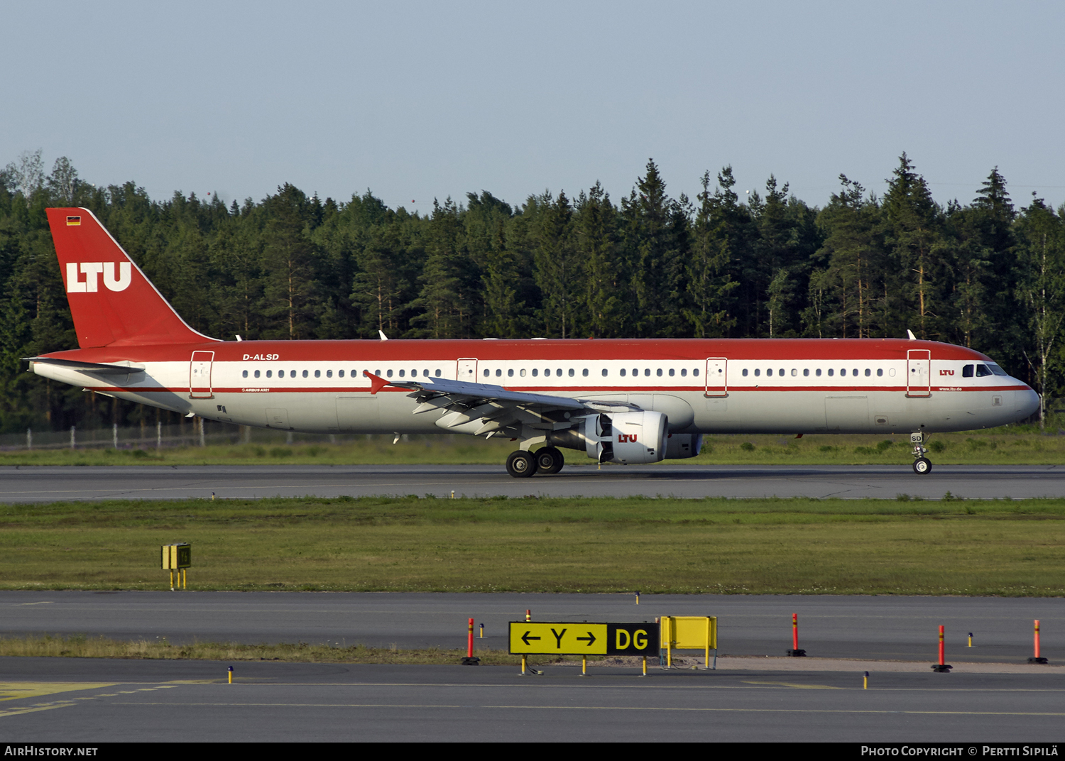 Aircraft Photo of D-ALSD | Airbus A321-211 | LTU - Lufttransport-Unternehmen | AirHistory.net #116041