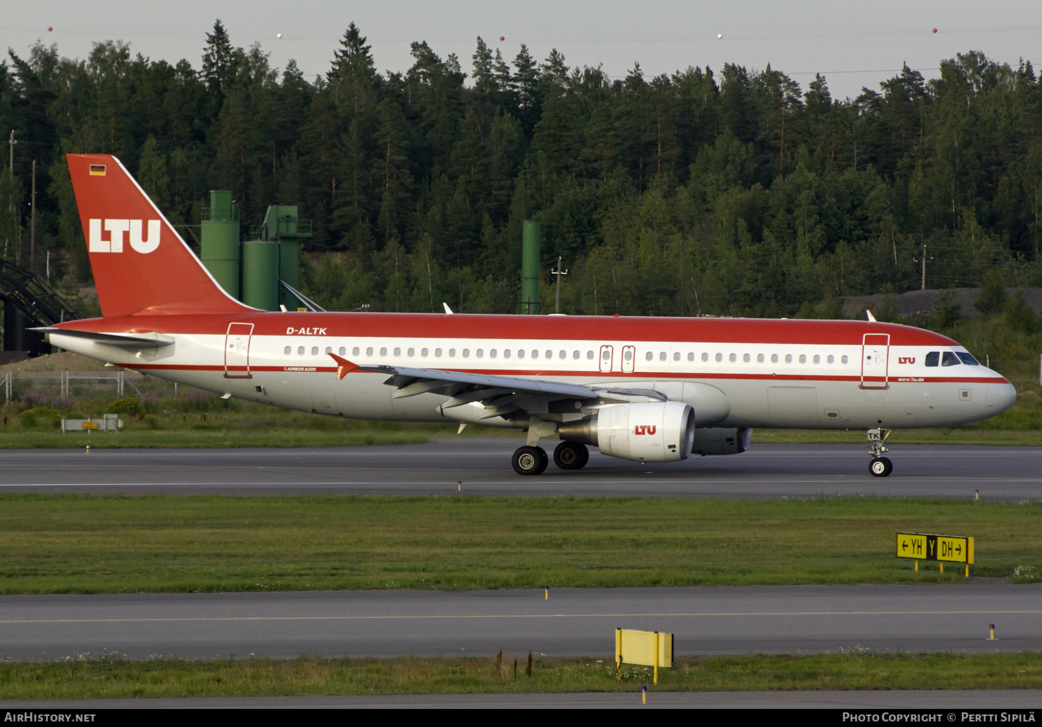 Aircraft Photo of D-ALTK | Airbus A320-214 | LTU - Lufttransport-Unternehmen | AirHistory.net #116044