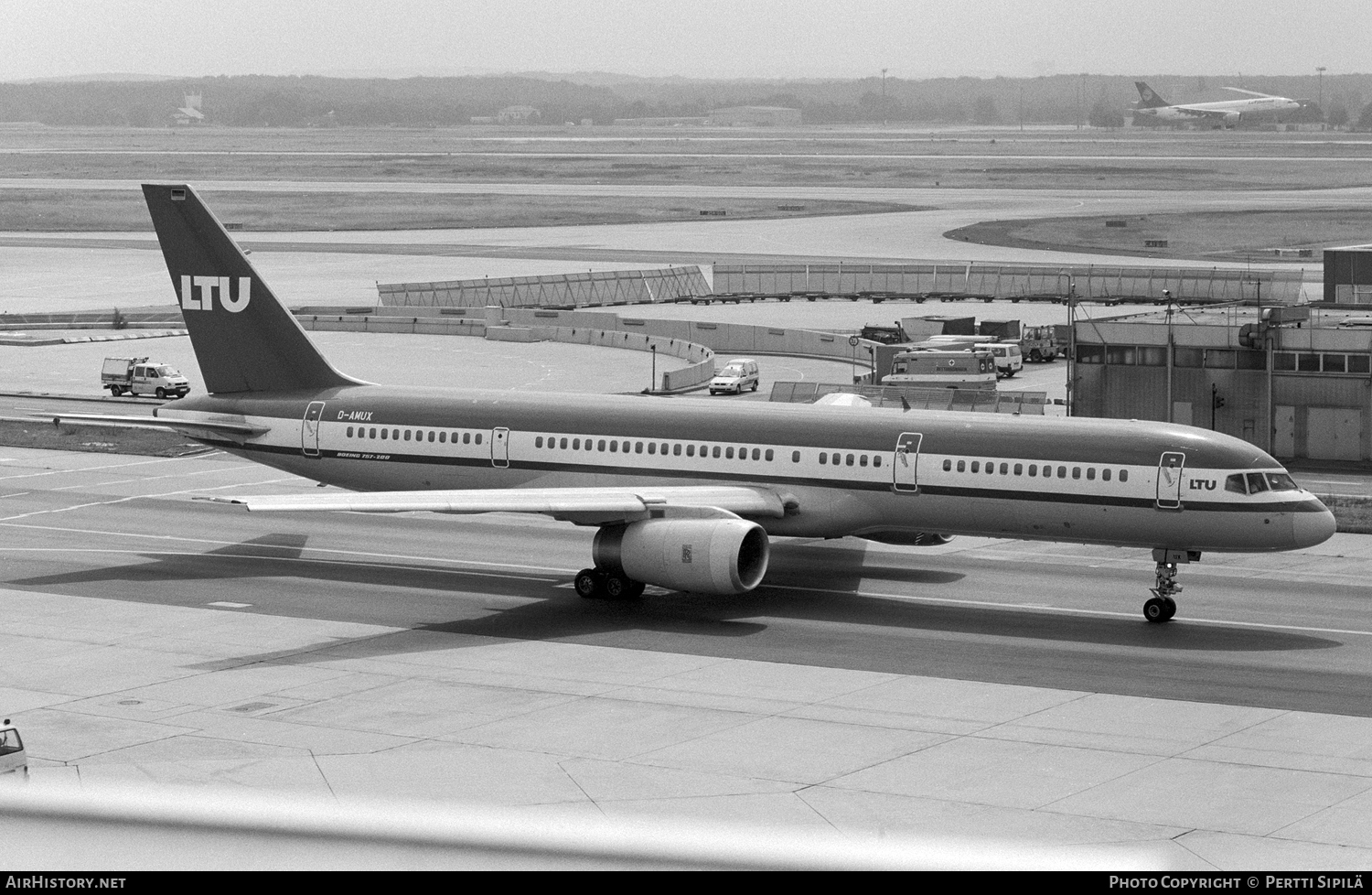 Aircraft Photo of D-AMUX | Boeing 757-2G5 | LTU - Lufttransport-Unternehmen | AirHistory.net #116084