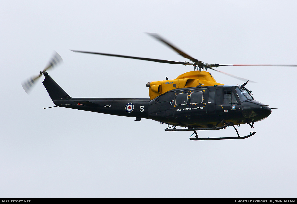 Aircraft Photo of ZJ234 | Bell 412EP Griffin HT1 | UK - Air Force | AirHistory.net #116330