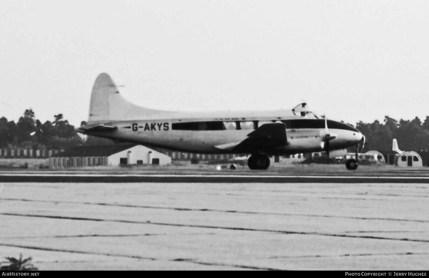 Aircraft Photo of G-AKYS | De Havilland D.H. 104 Dove 2B | AirHistory.net #116537