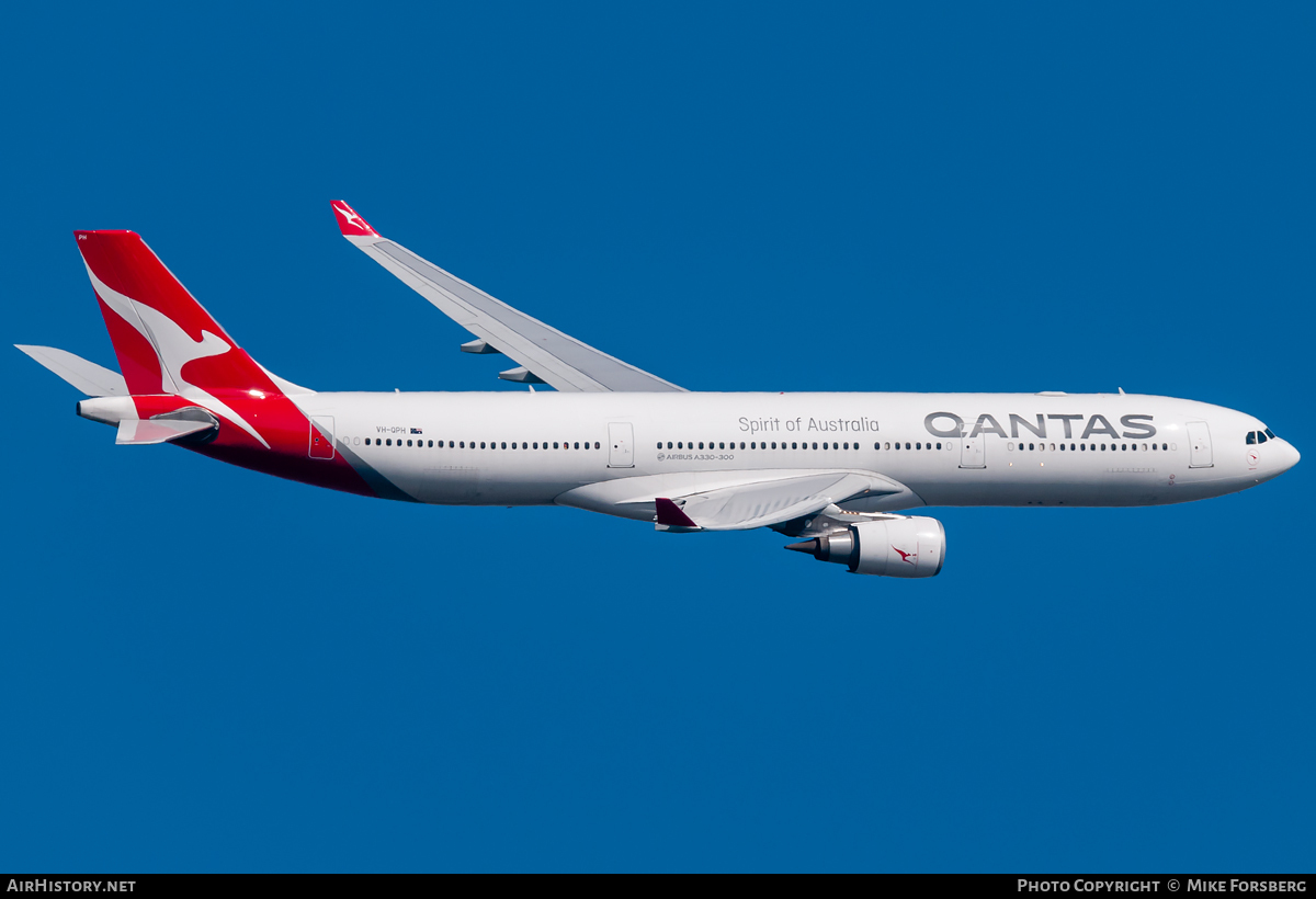 Aircraft Photo of VH-QPH | Airbus A330-303 | Qantas | AirHistory.net #116620