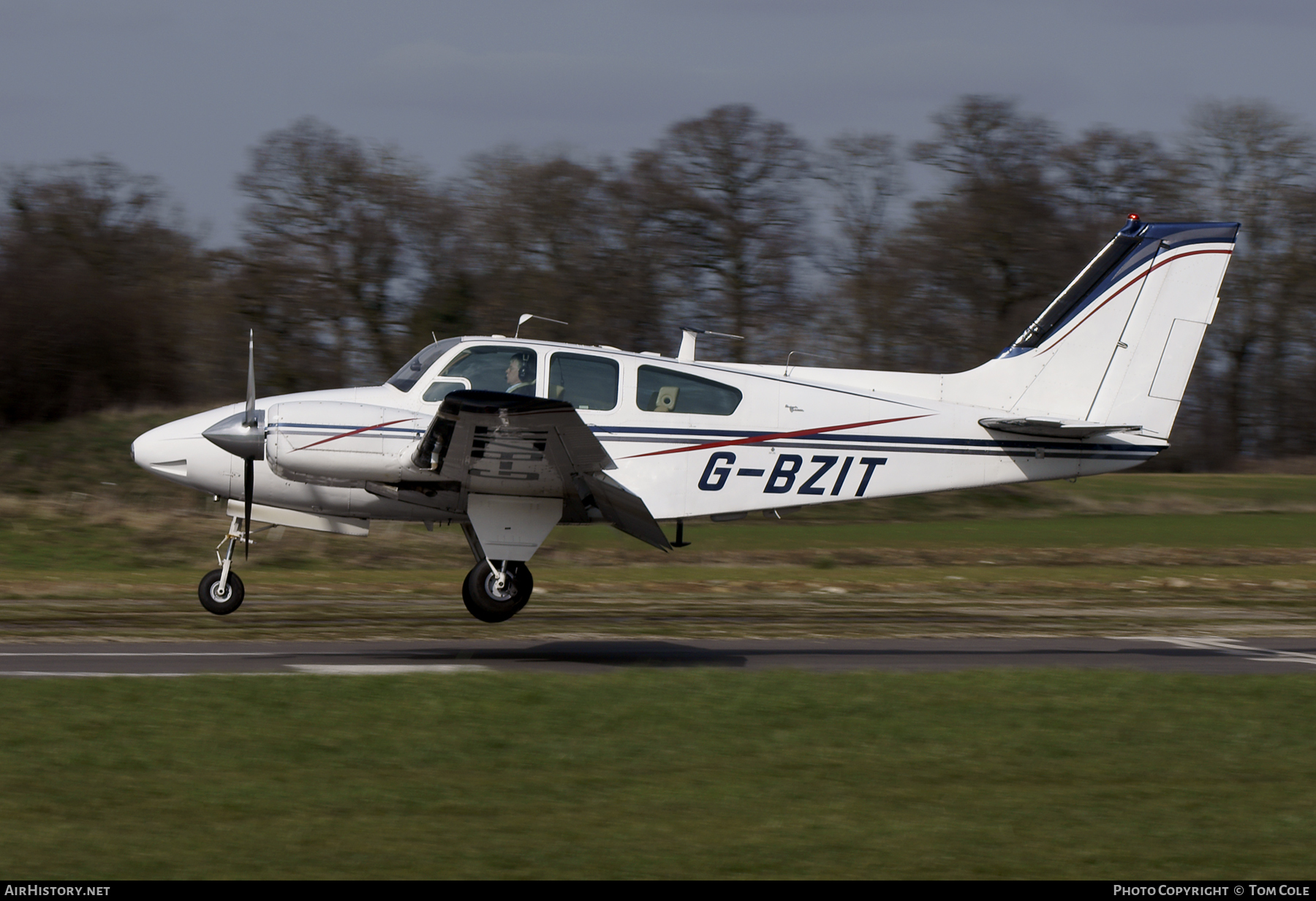 Aircraft Photo of G-BZIT | Beech B55 Baron (95-B55) | AirHistory.net #117114