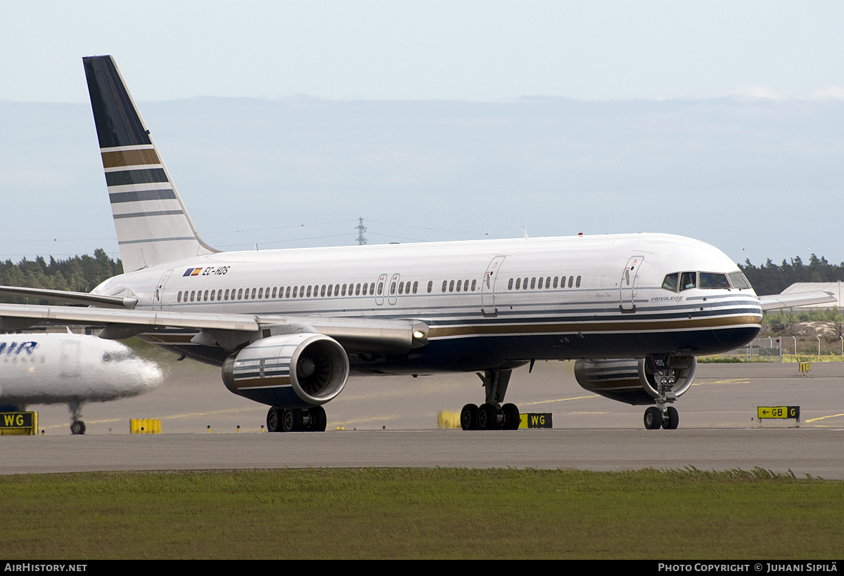 Aircraft Photo of EC-HDS | Boeing 757-256 | Privilege Style | AirHistory.net #117316