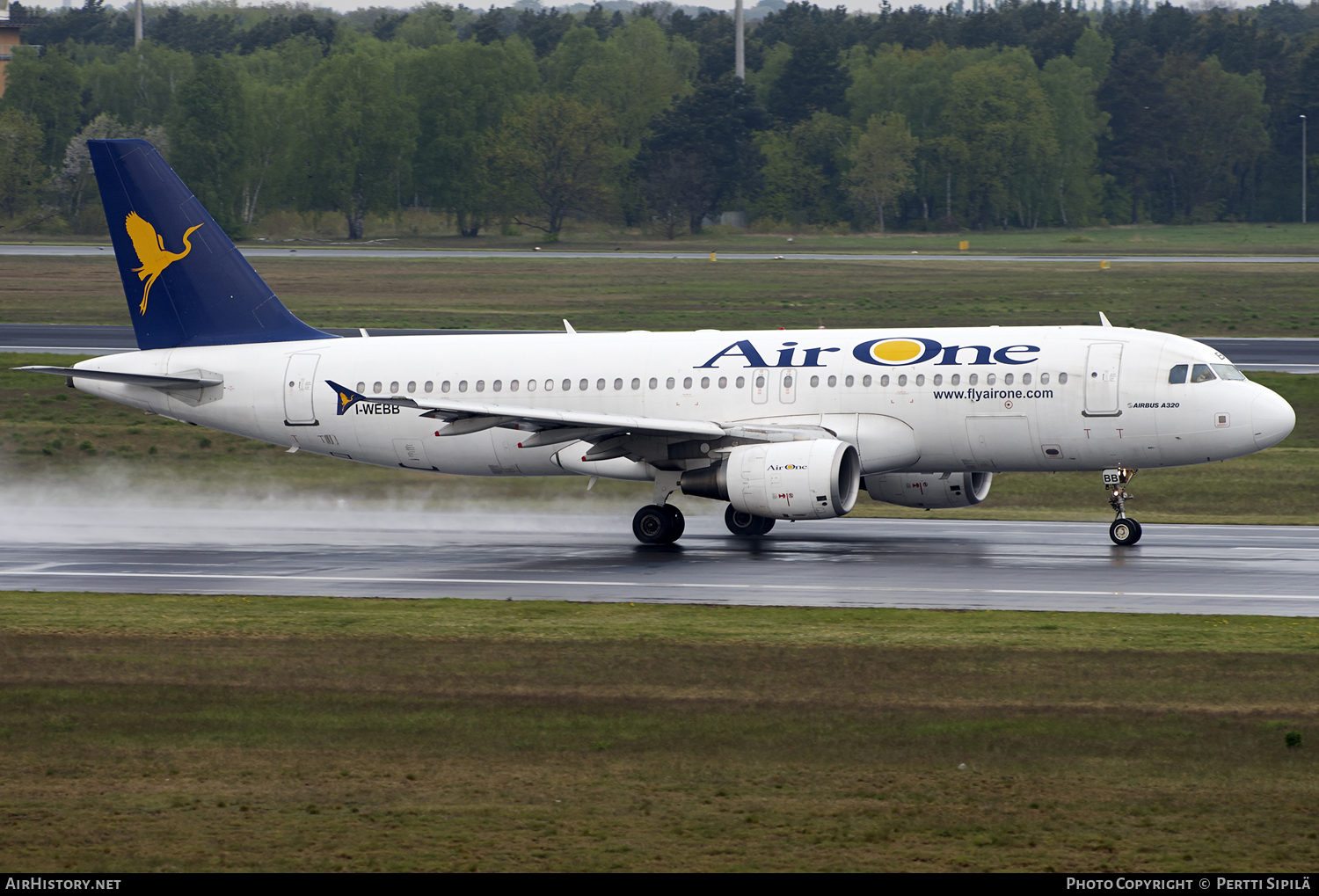 Aircraft Photo of I-WEBB | Airbus A320-214 | Air One | AirHistory.net #117330