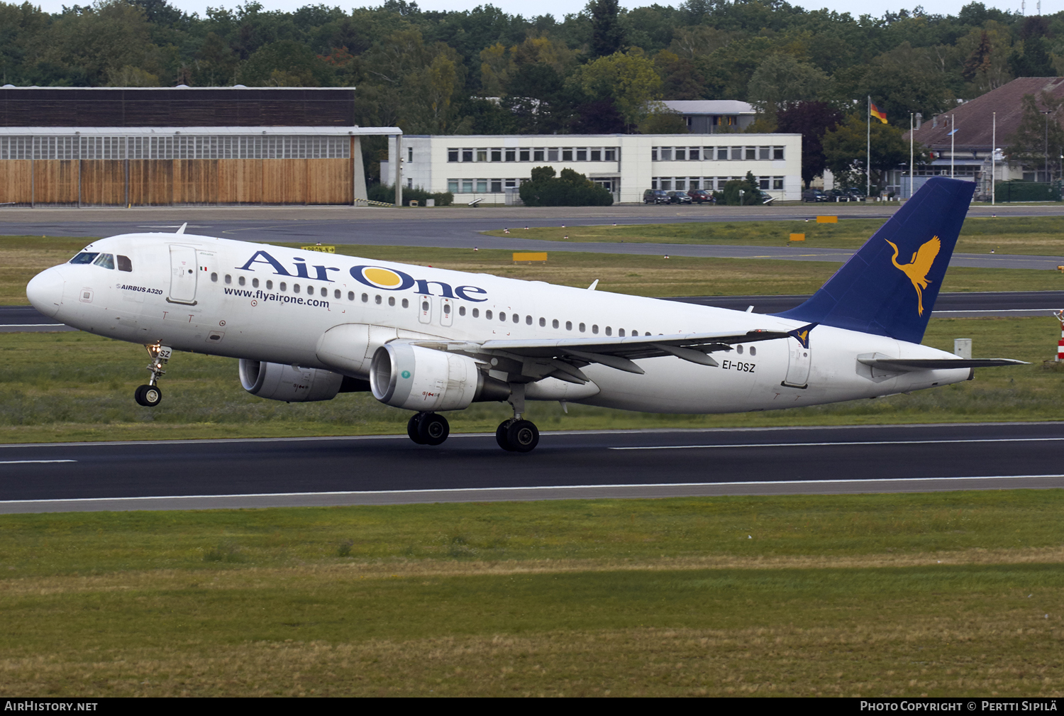 Aircraft Photo of EI-DSZ | Airbus A320-216 | Air One | AirHistory.net #117336