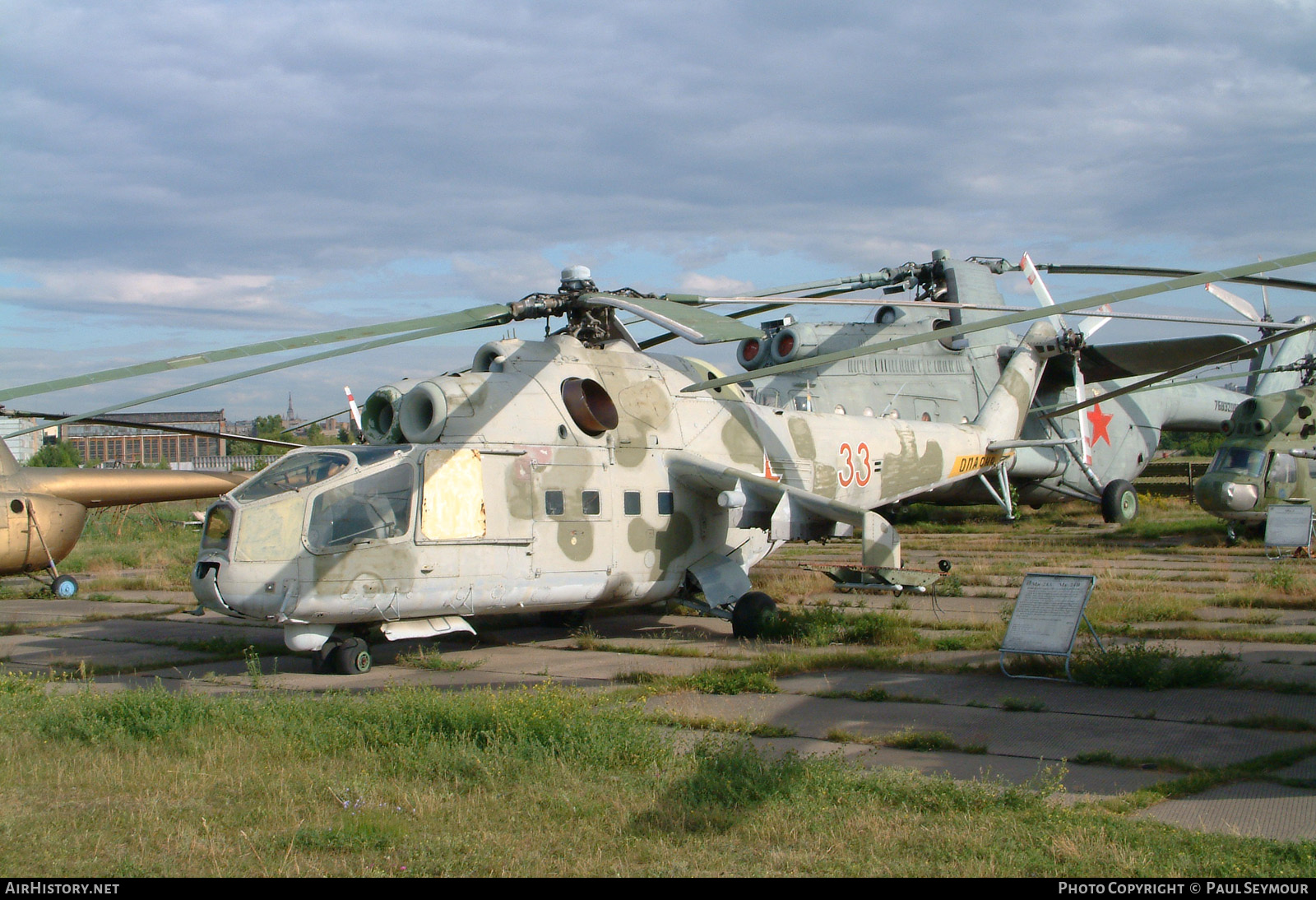 Aircraft Photo of 33 red | Mil Mi-24A | AirHistory.net #117545