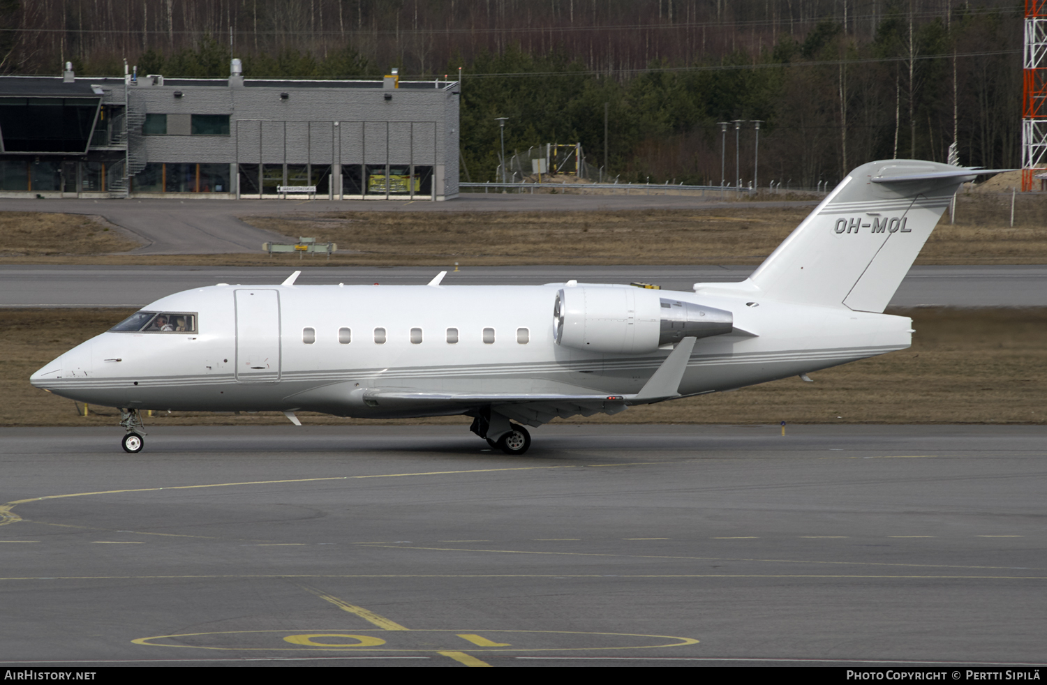 Aircraft Photo of OH-MOL | Canadair Challenger 604 (CL-600-2B16) | AirHistory.net #117553
