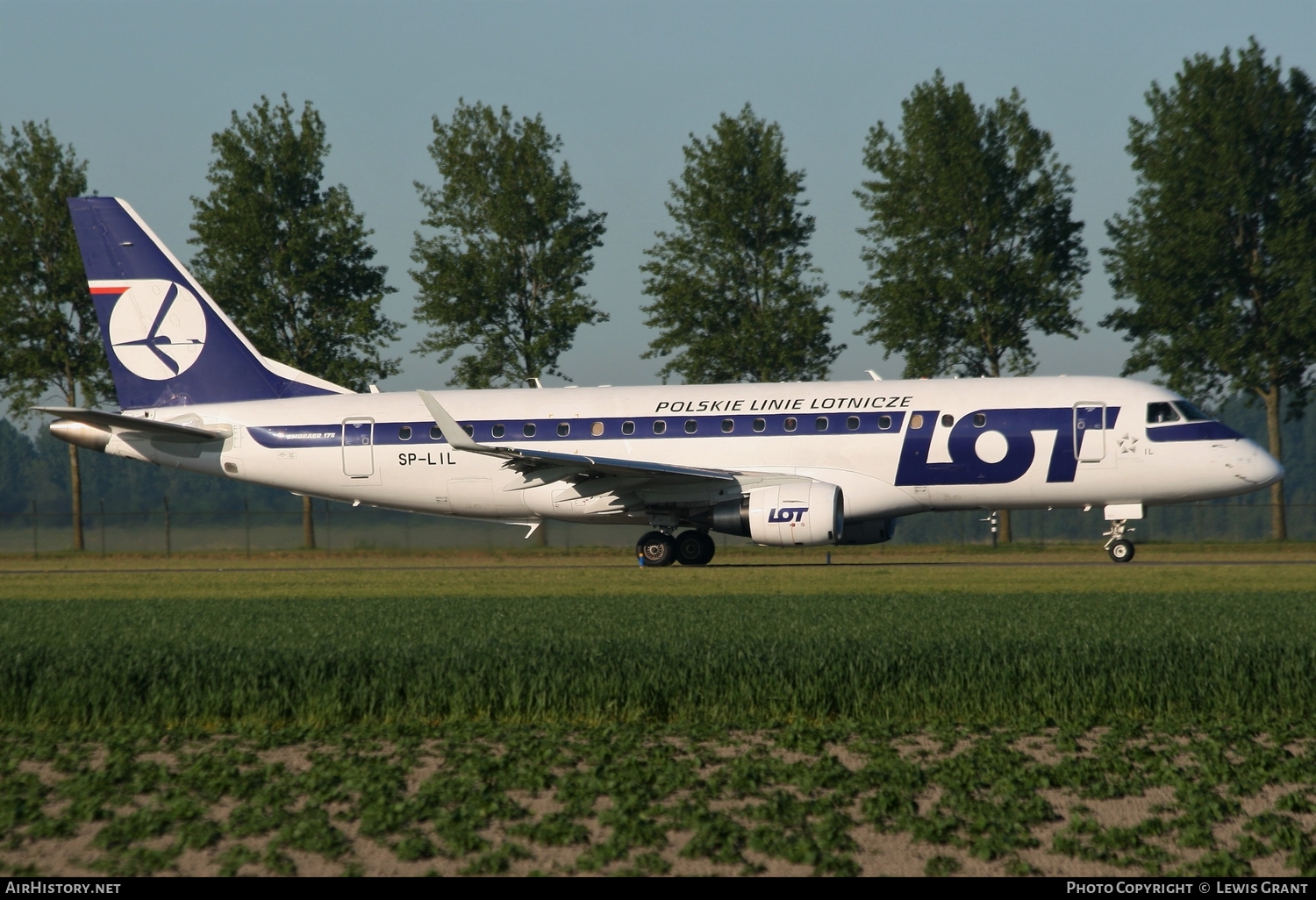 Aircraft Photo of SP-LIL | Embraer 175STD (ERJ-170-200STD) | LOT Polish Airlines - Polskie Linie Lotnicze | AirHistory.net #117577