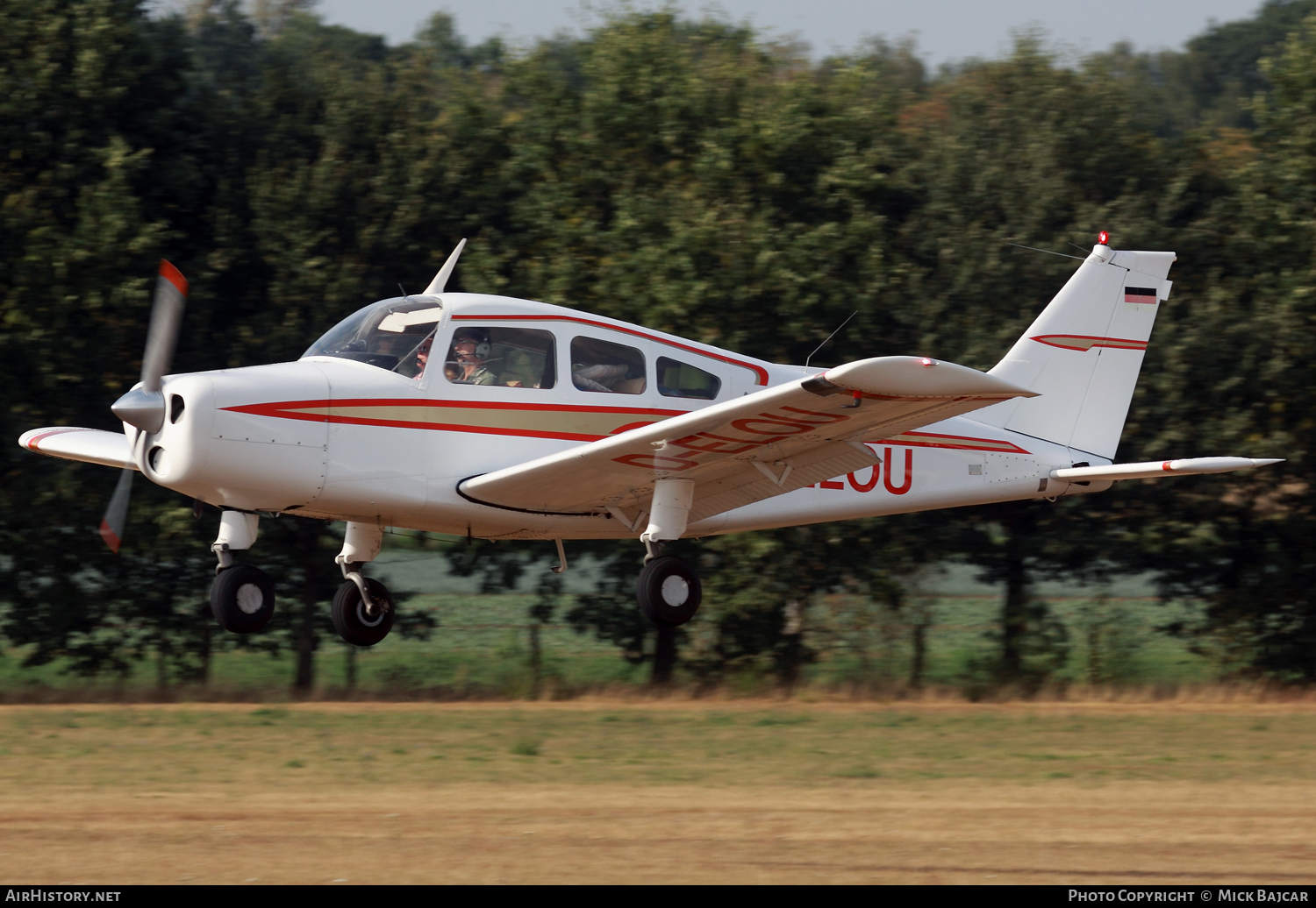 Aircraft Photo of D-ELOU | Beech A23A Musketeer Custom III | AirHistory.net #117769