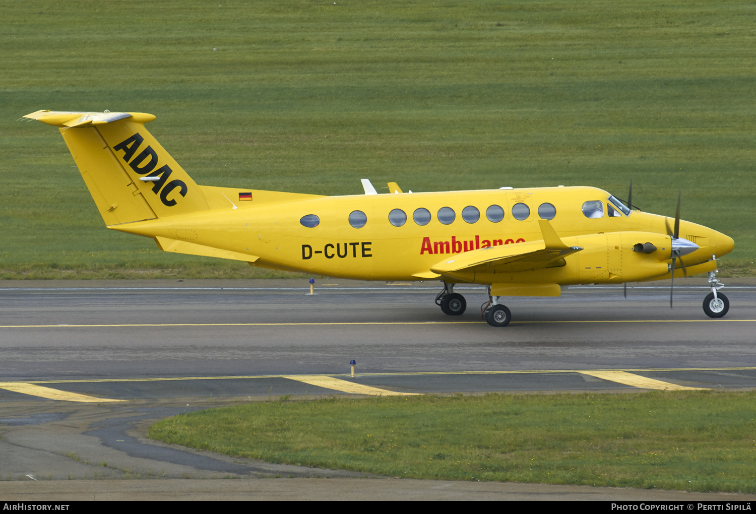 Aircraft Photo of D-CUTE | Hawker Beechcraft 350 King Air (B300) | ADAC Luftrettung | AirHistory.net #117811