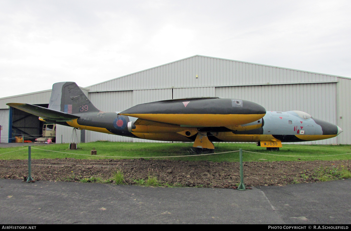 Aircraft Photo of WJ639 | English Electric Canberra TT18 | UK - Air Force | AirHistory.net #117982