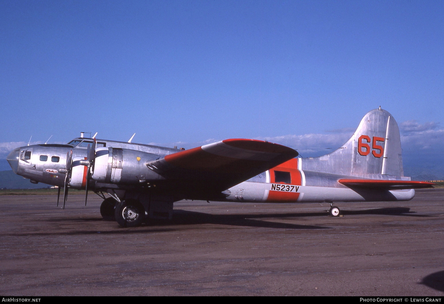 Aircraft Photo of N5237V | Boeing B-17G/AT Flying Fortress | AirHistory.net #118159