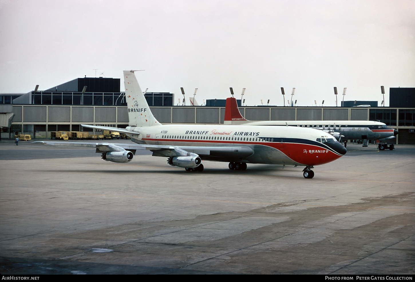 Aircraft Photo of N7081 | Boeing 720-048 | Braniff International Airways | AirHistory.net #118645