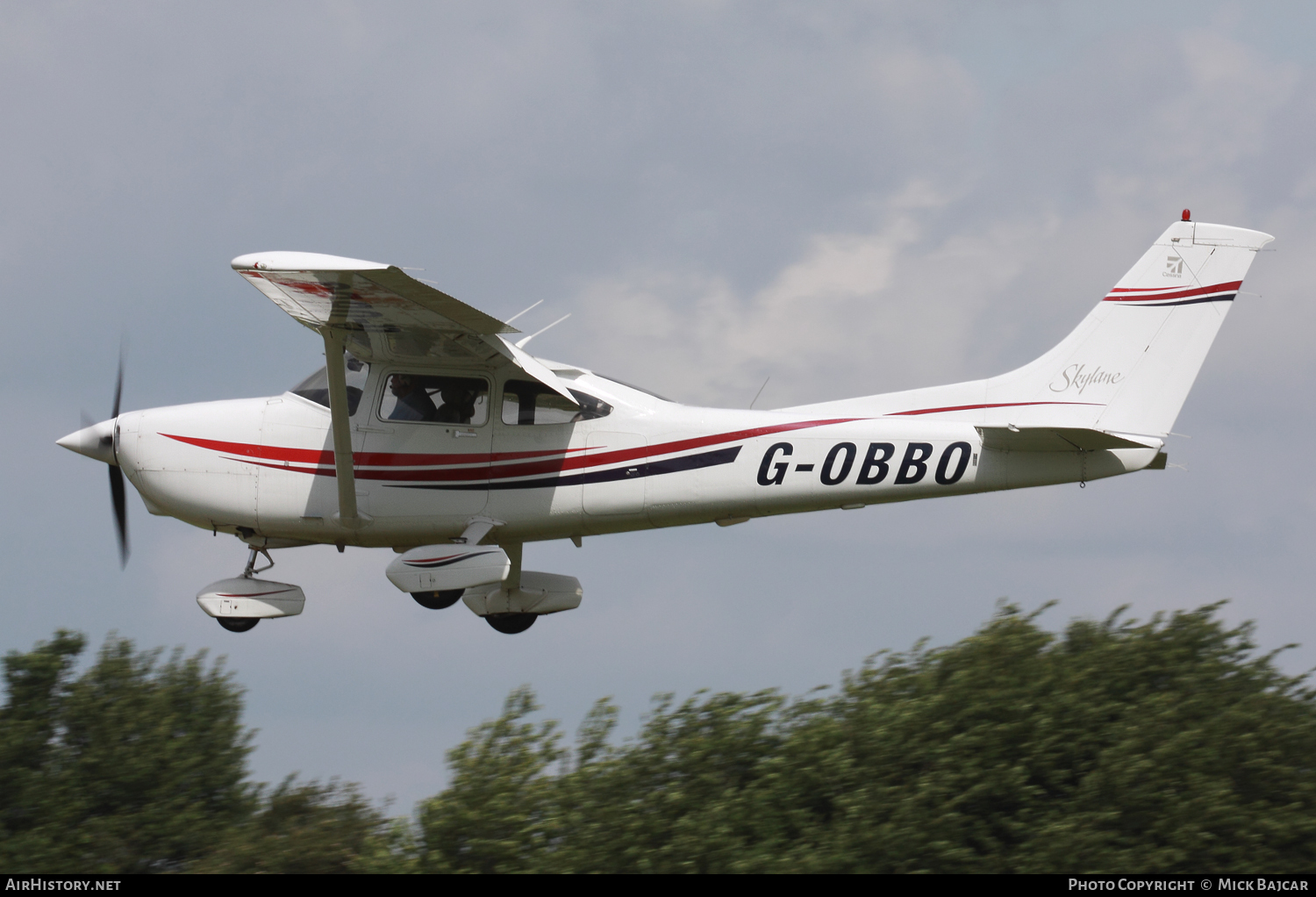 Aircraft Photo of G-OBBO | Cessna 182S Skylane | AirHistory.net #118930