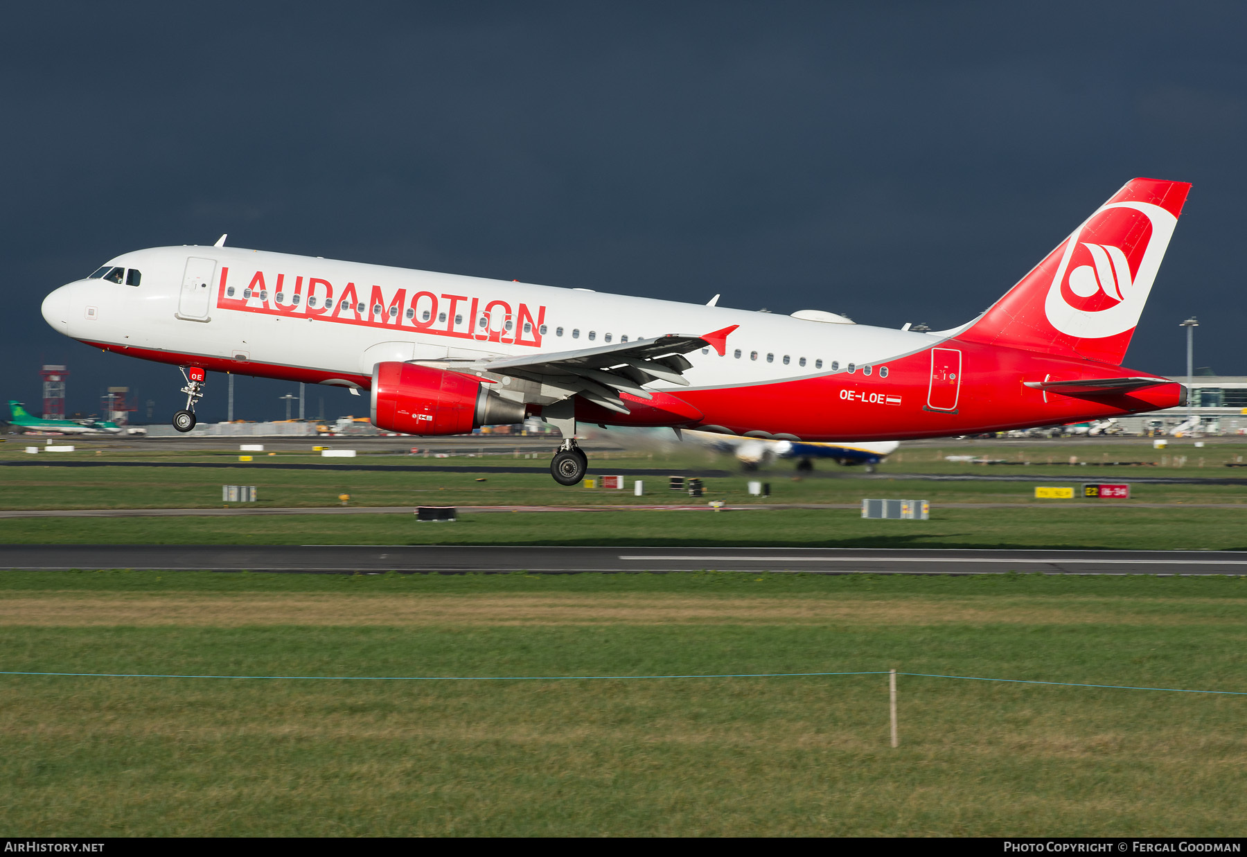 Aircraft Photo of OE-LOE | Airbus A320-214 | Laudamotion | AirHistory.net #119304