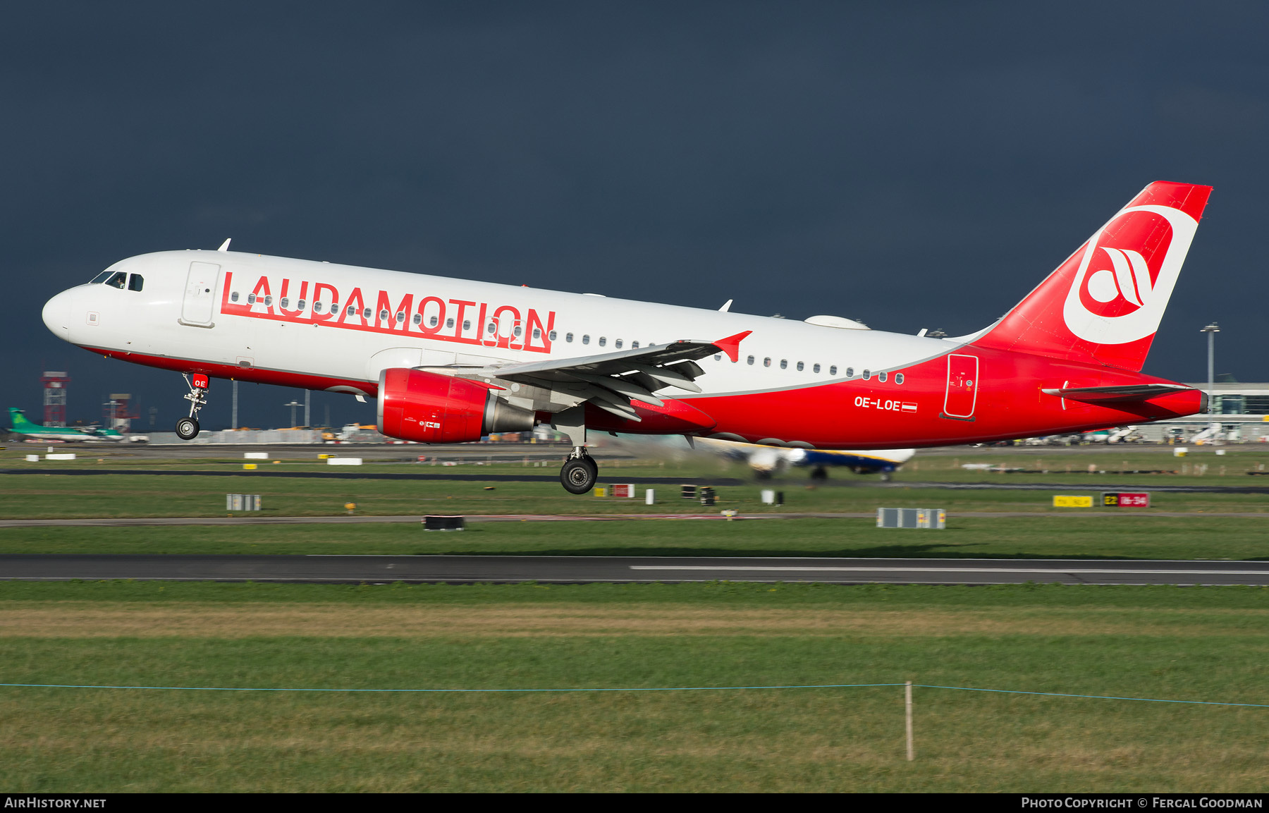 Aircraft Photo of OE-LOE | Airbus A320-214 | Laudamotion | AirHistory.net #119304