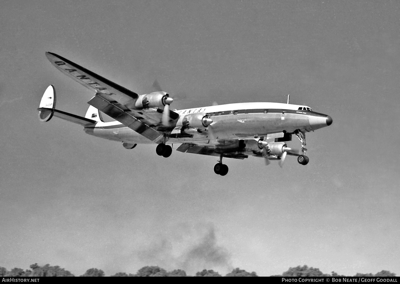 Aircraft Photo of VH-EAM | Lockheed L-1049H Super Constellation | Qantas | AirHistory.net #119379