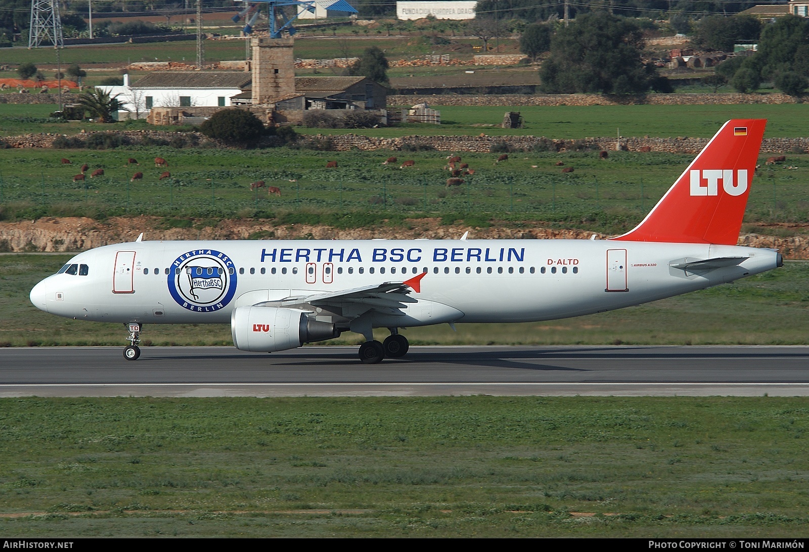 Aircraft Photo of D-ALTD | Airbus A320-214 | LTU - Lufttransport-Unternehmen | AirHistory.net #119552