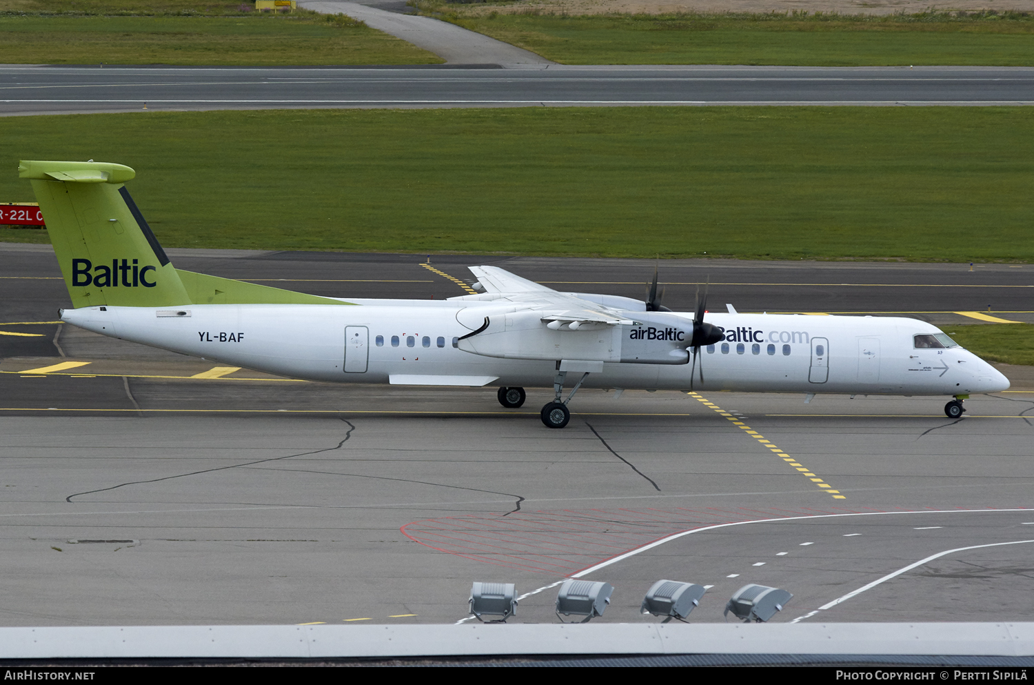 Aircraft Photo of YL-BAF | Bombardier DHC-8-402 Dash 8 | AirBaltic | AirHistory.net #119554