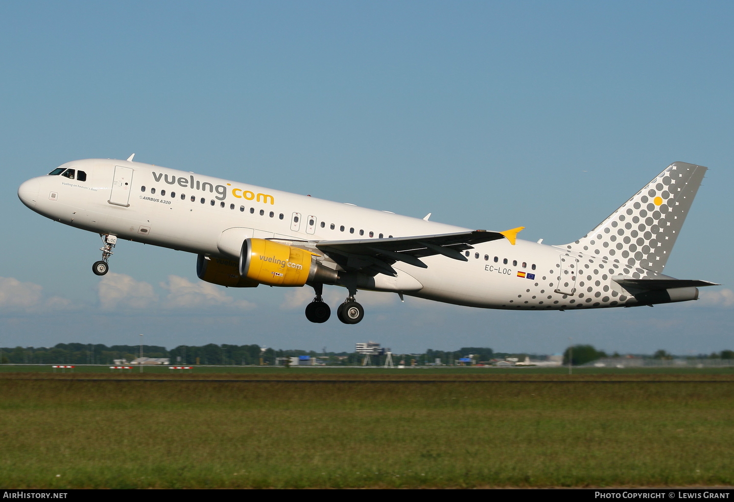 Aircraft Photo of EC-LOC | Airbus A320-214 | Vueling Airlines | AirHistory.net #119775