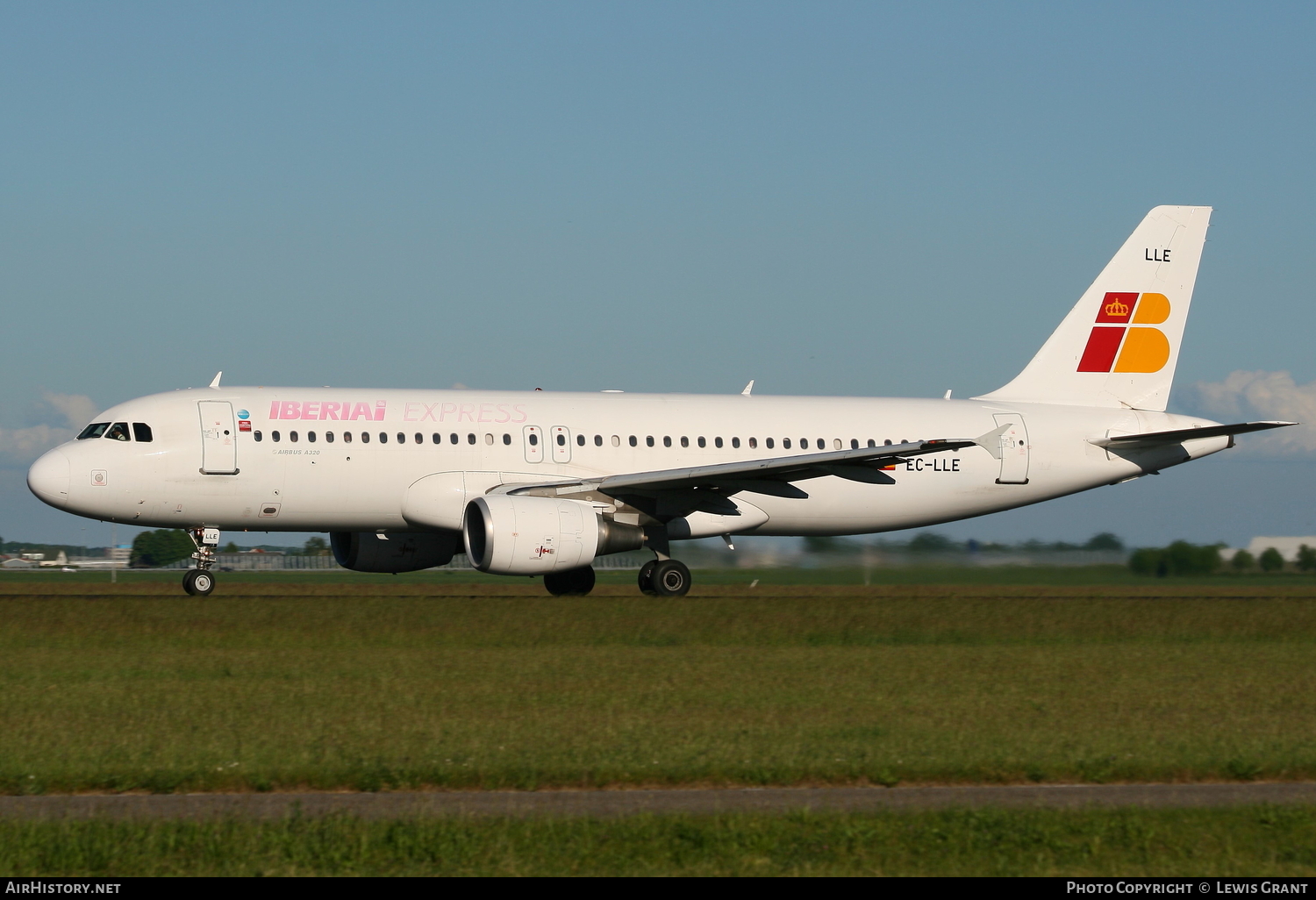 Aircraft Photo of EC-LLE | Airbus A320-214 | Iberia Express | AirHistory.net #119922